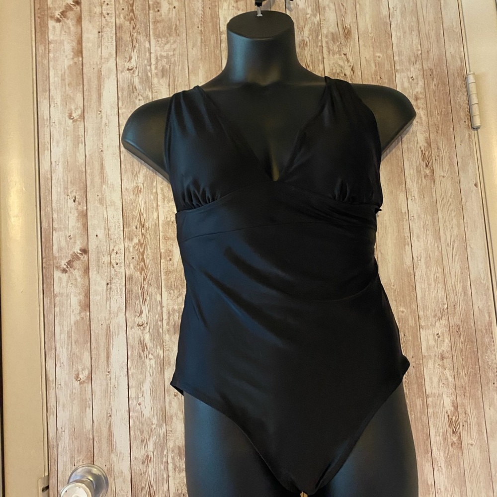 Old Navy black one piece swimsuit cross back bathing suit size XL